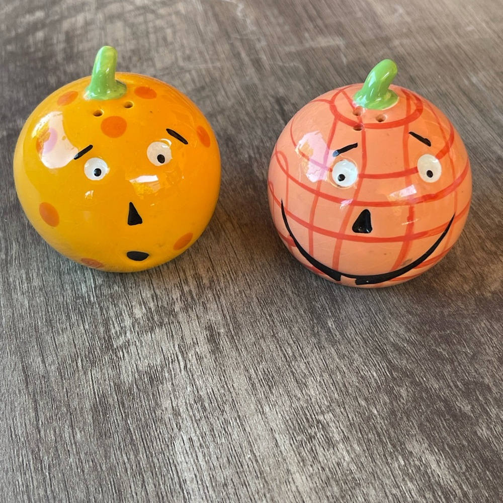 Pumpkin   Jack-o’-lantern Salt and Pepper Shakers